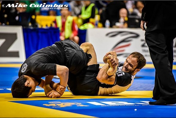 Toe Hold . foto via Mike Calimbas